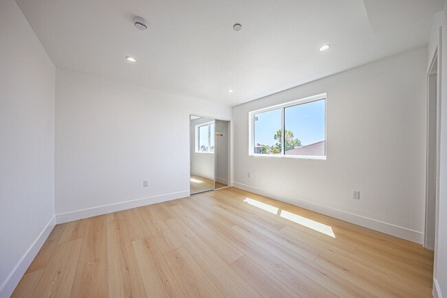 Building Photo - 1259 S Longwood Ave