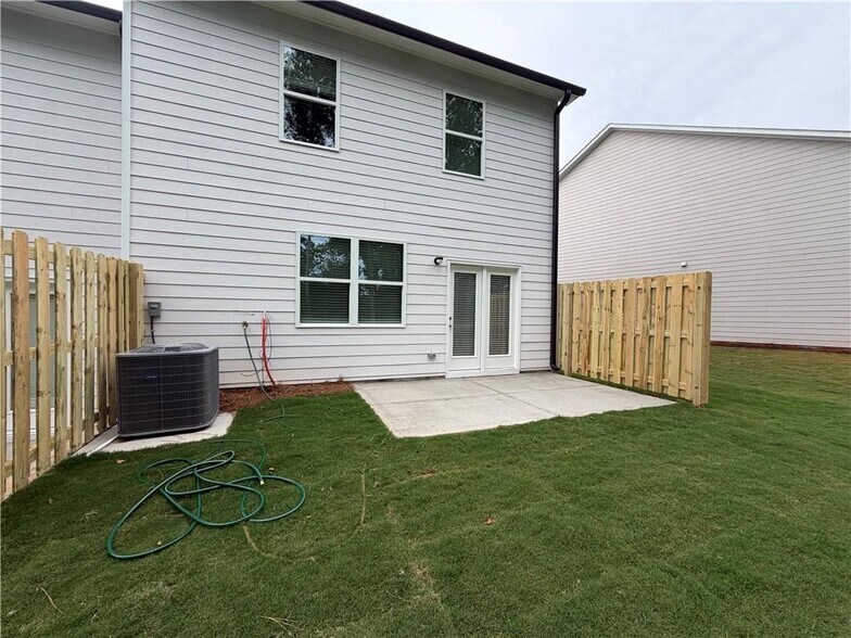 Building Photo - 36 Berryville Dr