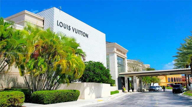 Building Photo - 20000 E Country Club Dr