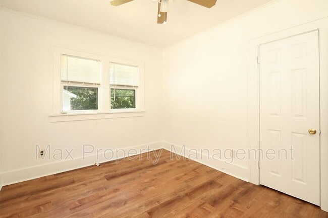 Building Photo - 1113 Douglas Ave