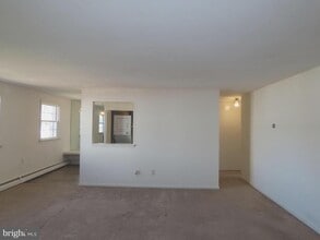 Building Photo - 403 S Main St