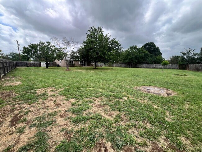 Building Photo - 204 Quail Meadow Dr