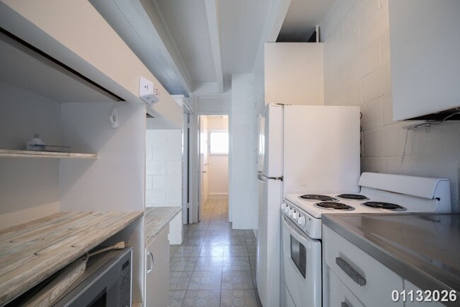 Building Photo - Furnished Alamoana-Kakaako 2nd Floor Unit (Piikoi St)