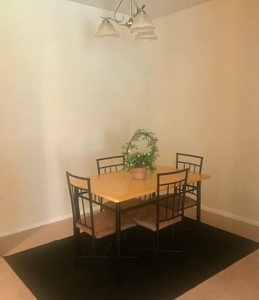 Dining area - 2682 S Cathay Way