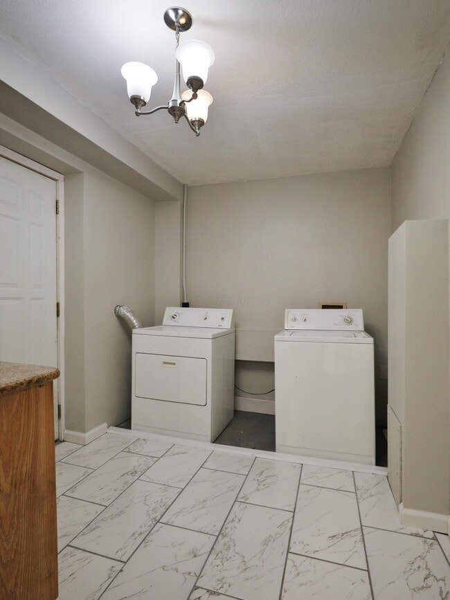 Building Photo - 3553 Brookside Blvd