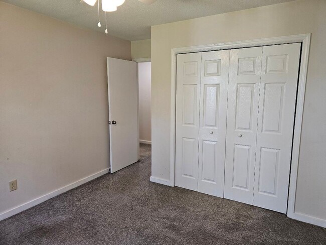 Building Photo - 11 Pillory Cir