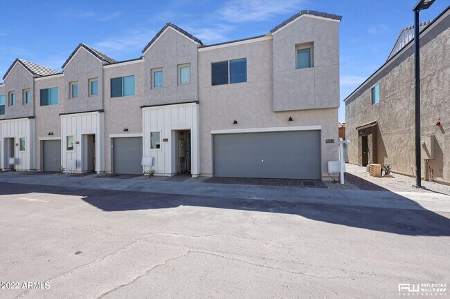 Primary Photo - 2149 W Harmont Dr