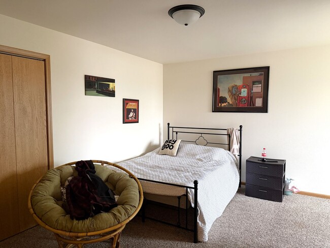Building Photo - 4 Bedroom Duplex for Rent