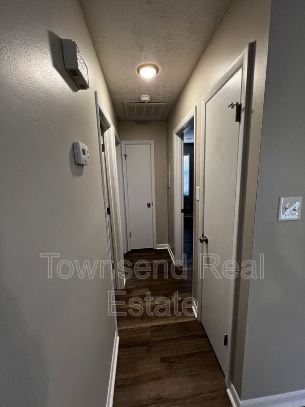 Building Photo - 1437 Ireland Dr