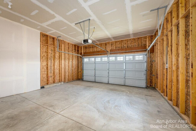 Building Photo - 8389 Ardmoor Dr