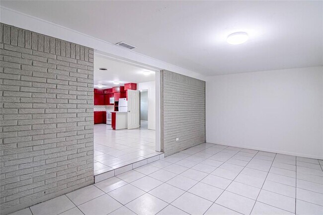 Building Photo - 604 Hayman St