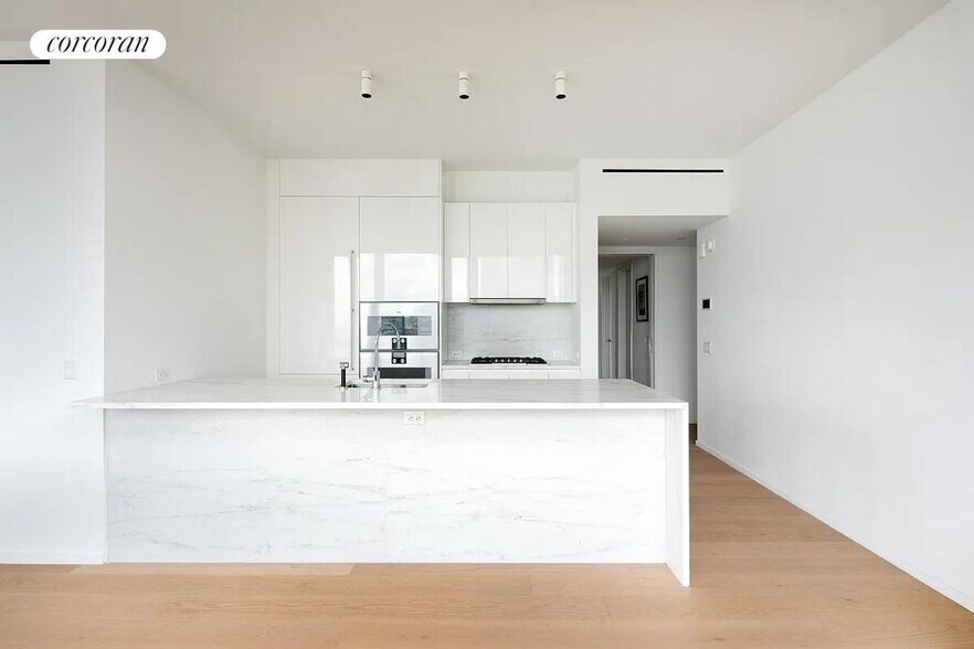 Building Photo - 695 First Avenue 32K