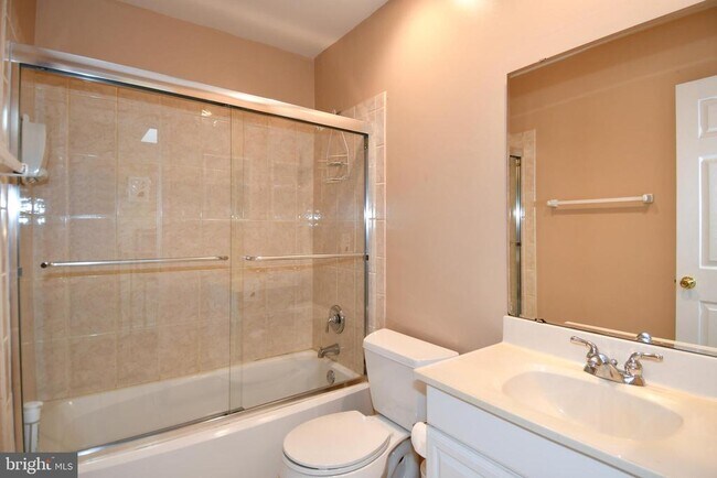 Building Photo - 9401 Hickory View Pl