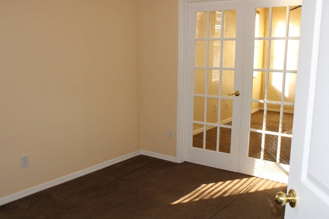 Building Photo - 353 Heather Hills Dr