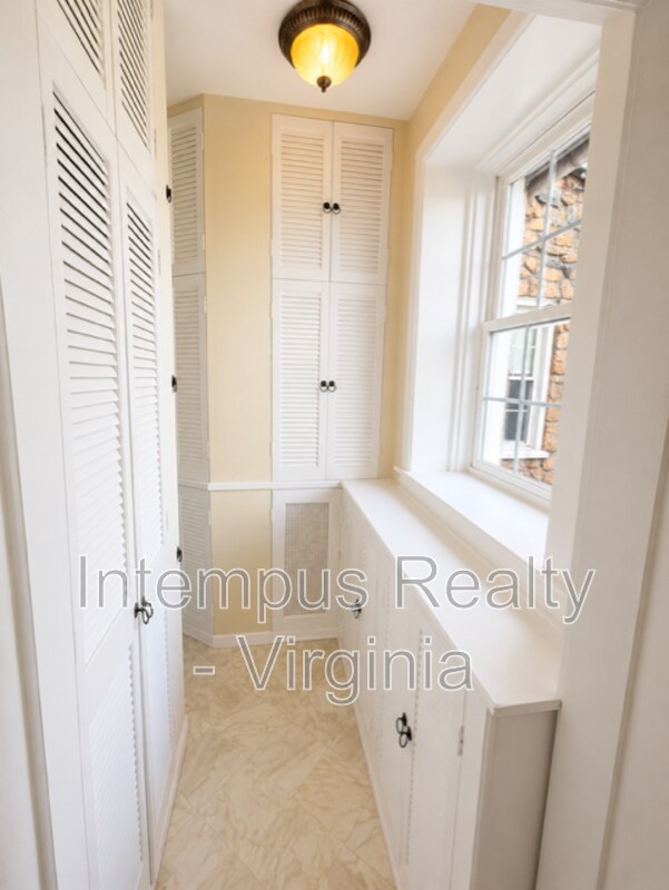 Building Photo - 7296 Fenton Farm Ln
