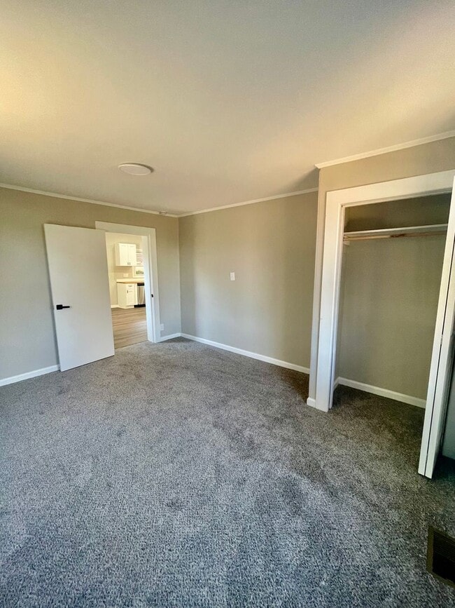 Building Photo - Welcome to this charming 3-bedroom, 1-bathroom home located in the desirable Fort Mill, SC.