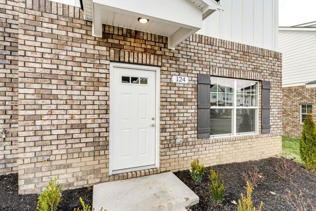 Building Photo - Townhome in Goodlettsville, Only 12 miles ...