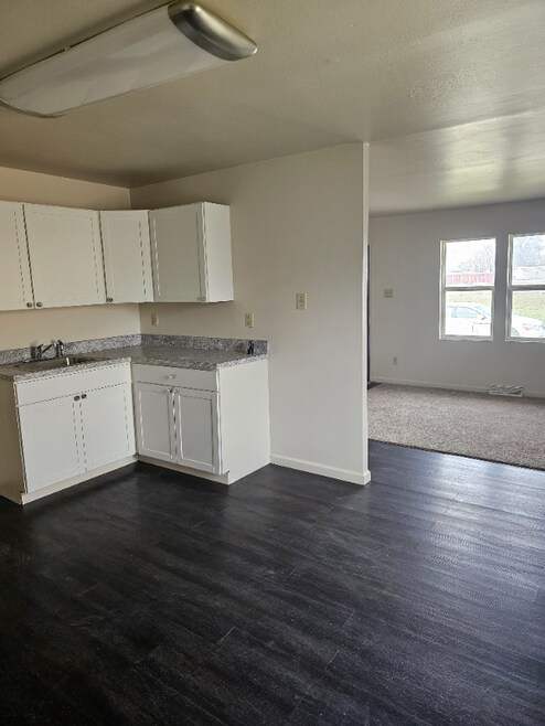 Building Photo - 5 Hanover Ln