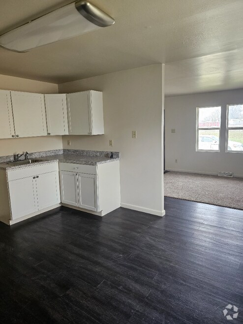 Building Photo - 5 Hanover Ln