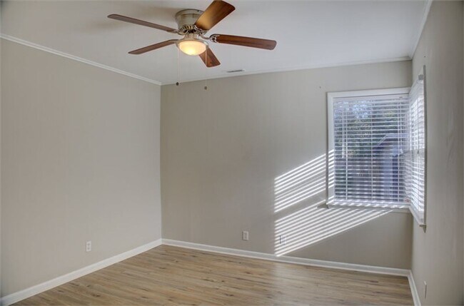 Building Photo - Beautiful Ranch-Style Rental in Marion Gar...