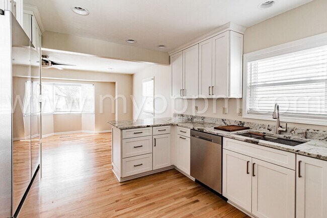 Building Photo - Pristine 4 Bedroom / 2 Bathroom Home | Wes...