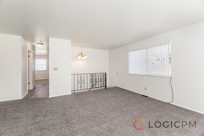 Building Photo - 2010 S 2600 E