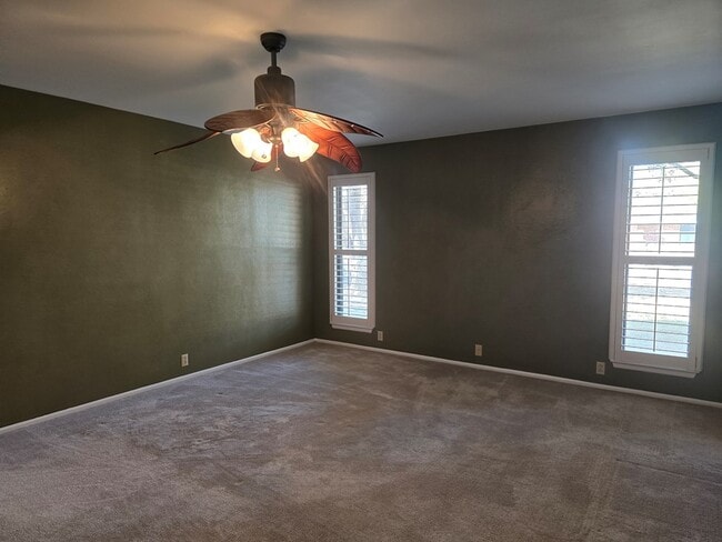 Building Photo - 6 Sunnygrove Dr