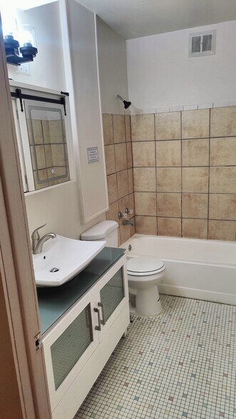 Building Photo - 3404 Alto Rd