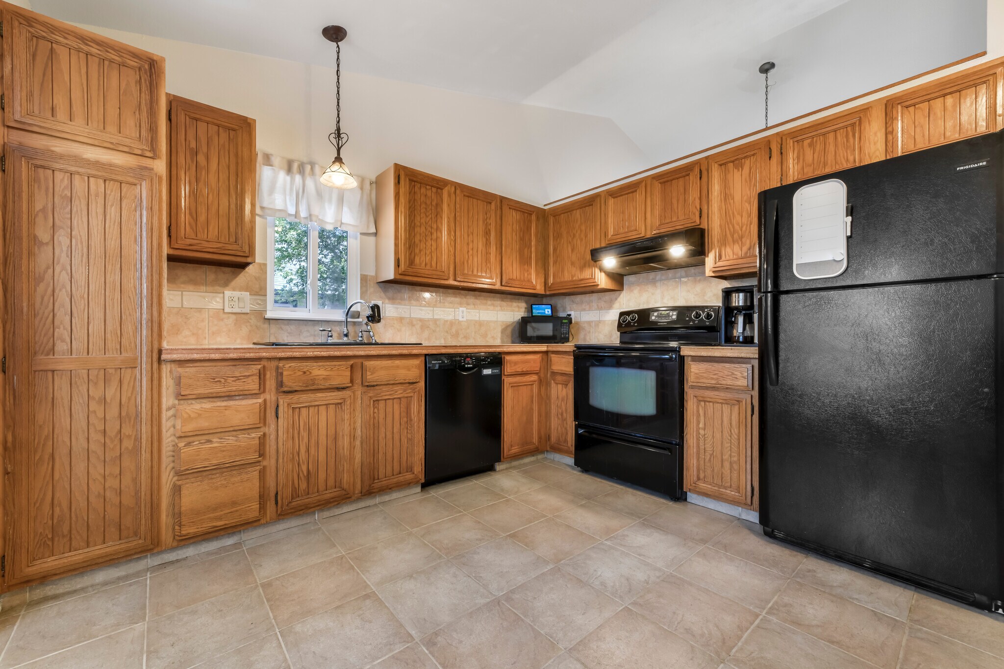 Building Photo - 1024 Bromefield Dr
