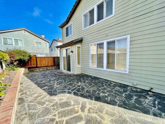 Building Photo - 12 Amberwood Cir