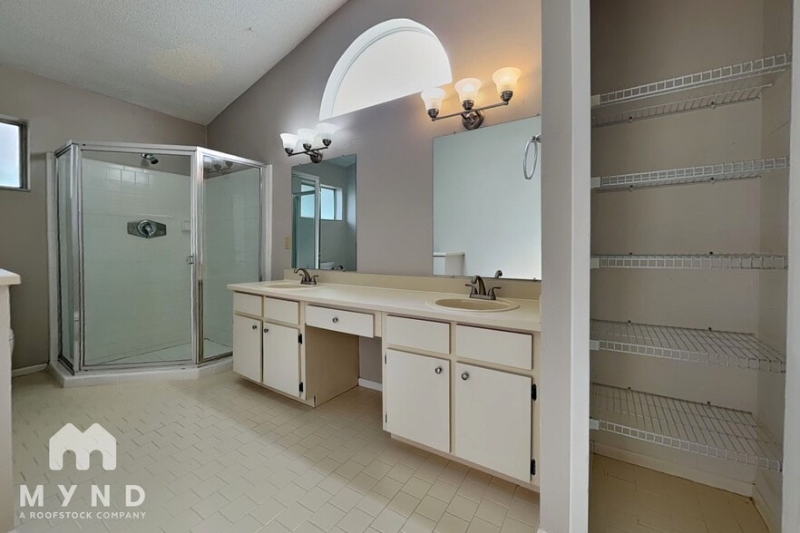 Building Photo - 2800 Falling Tree Cir