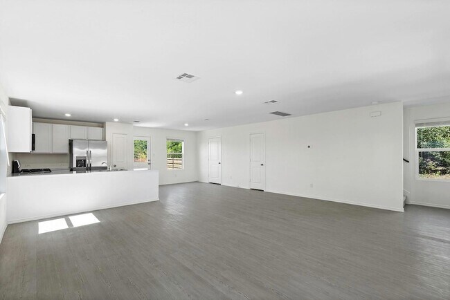 Building Photo - 331 Bugbee