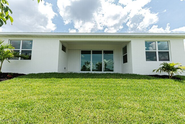 Building Photo - 420 NW 18th Pl