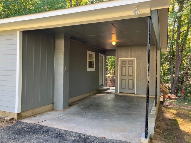 Building Photo - Two Bedroom Ranch in Denver