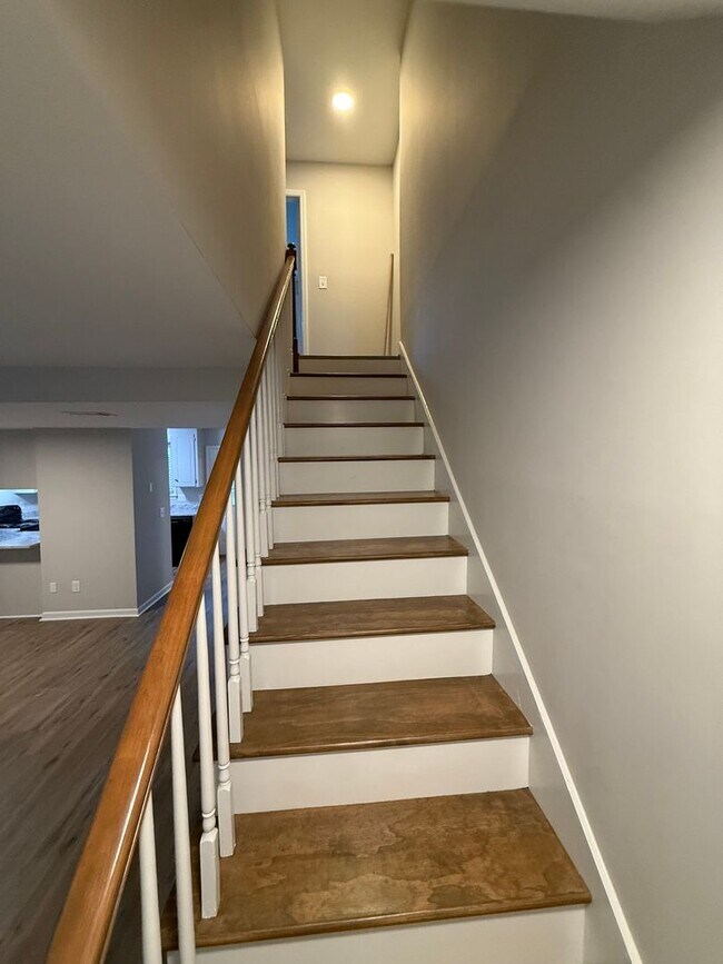 Building Photo - 542 Greentree Terrace