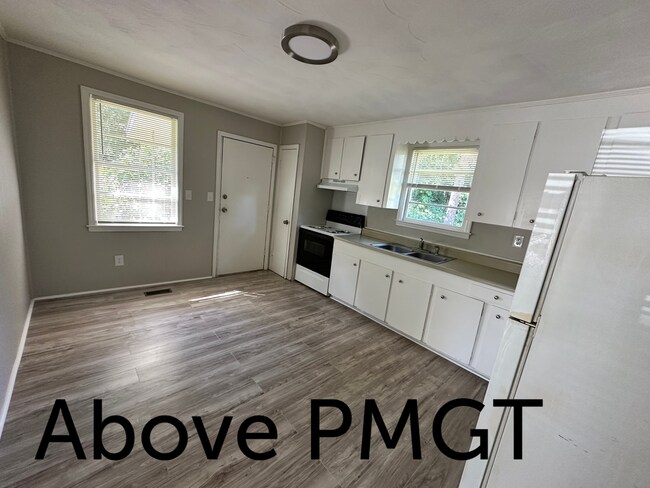 Building Photo - Duplex 2 bedroom- 1 Bath