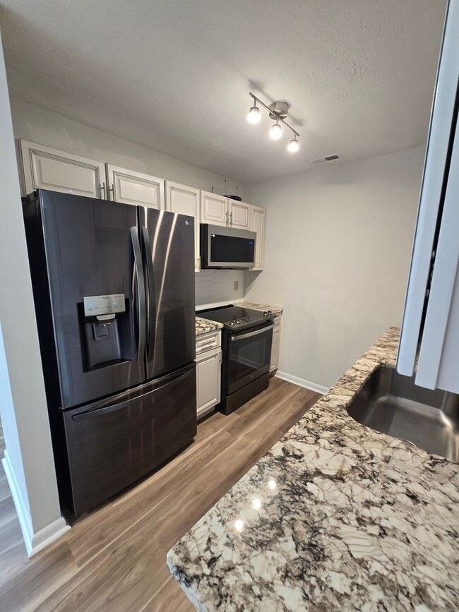 Building Photo - 607 Kellam Cir