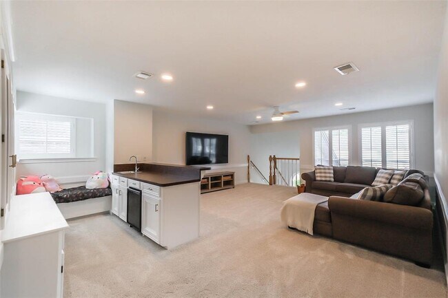 Building Photo - 1319 Hannington Dr