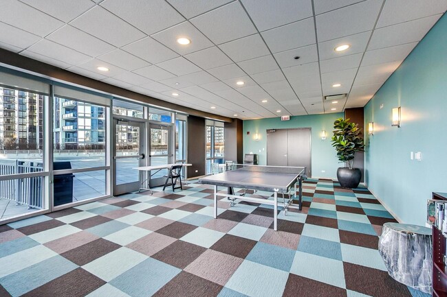 Building Photo - 1211 S Prairie Ave