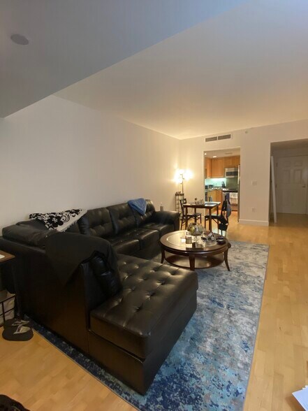 Building Photo - 10 Bowdoin St