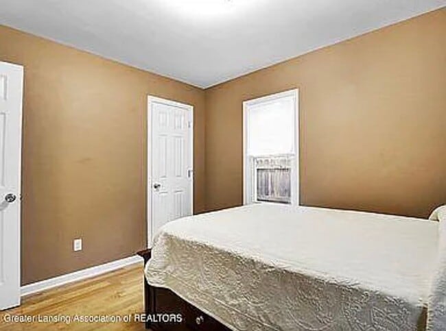 Building Photo - 331 W Saginaw St