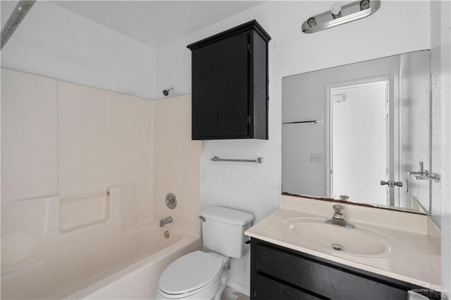 Building Photo - 14 West Dr