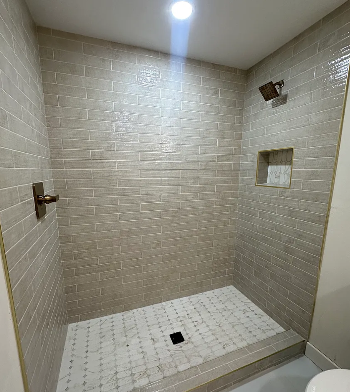 Building Photo - 111 E Pebble Beach Dr