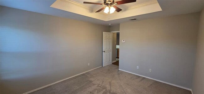 Building Photo - 204 Quail Hollow Dr