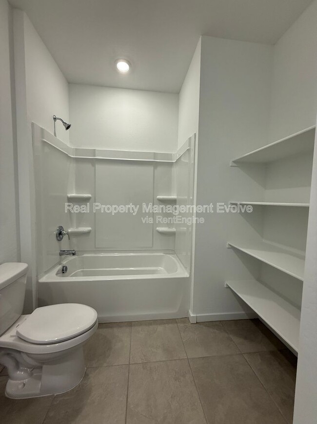 Building Photo - 2484 Fortana Dr