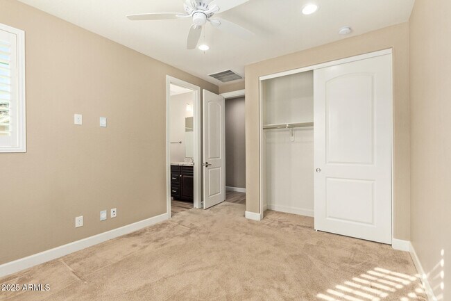 Building Photo - 4322 S Gardenia Dr