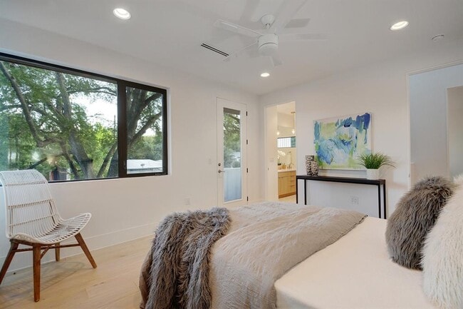 Building Photo - 1114 Mariposa Dr