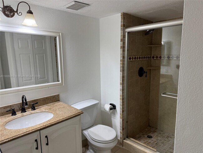 Building Photo - 417 Lakeview Dr