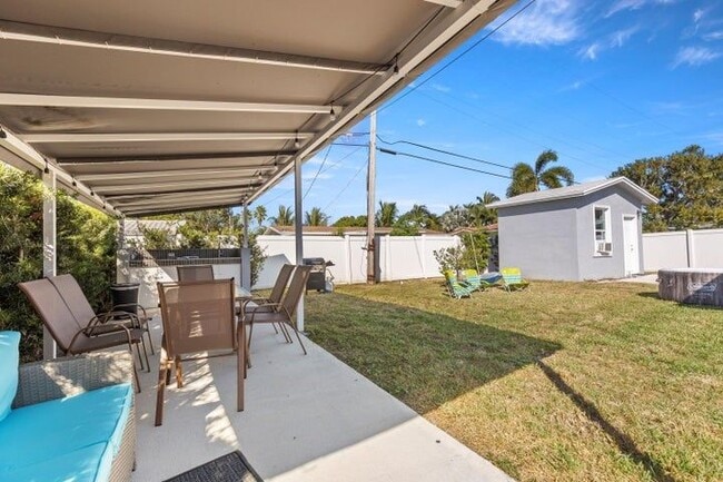 Building Photo - 921 SE 13th Ct