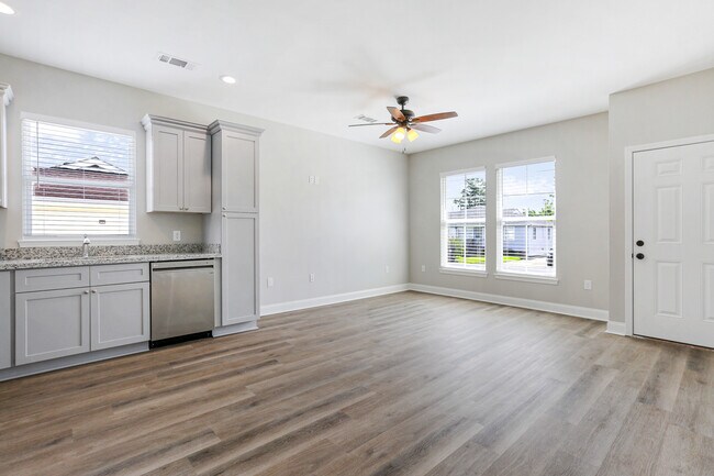 Building Photo - 406 Community St